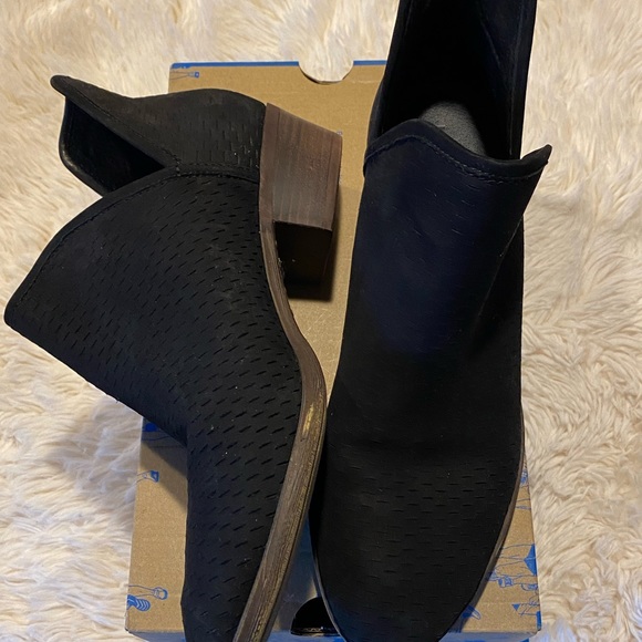 Lucky Brand Black Suede Booties Size 9.5M - Picture 3 of 8